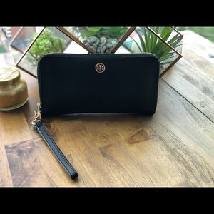 Tory Burch | Black Leather Wristlet Wallet